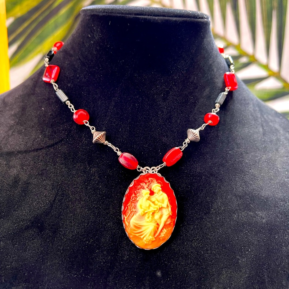 VTG| Cameo Couple Necklace 🌹✨